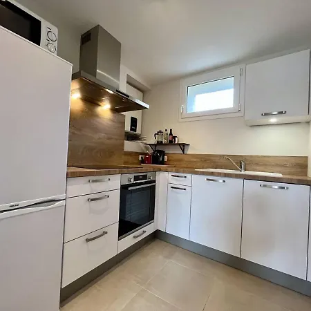 Hébergement de vacances Maison Rénovée 3 Pièces, 4 Couchages, Proche - Fr-1-246a-223 *